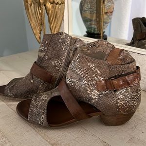 Miz Mooz Leather Booties size 8.5 snake skin print